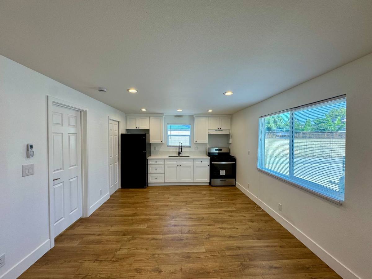 Apartment for rent at 4542 N Lakewood Blvd, Long Beach, CA 90808