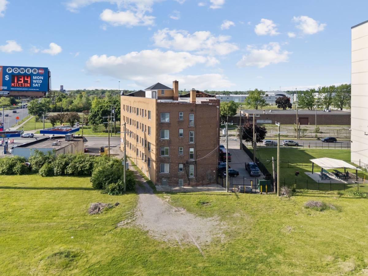 Apartment for rent at 1291 W State Fair, Highland Park, MI 48203