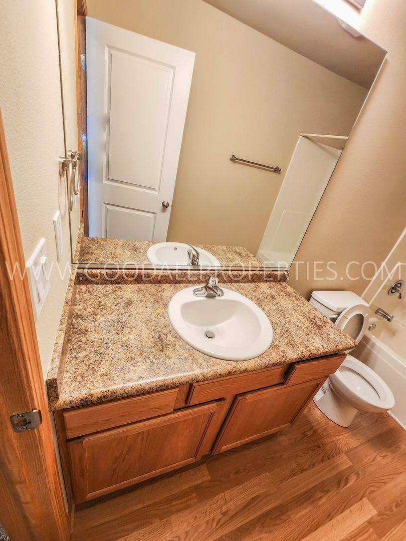 Townhouse for rent at 1116 Redstone Lane, Pleasant Hill, IA 50327