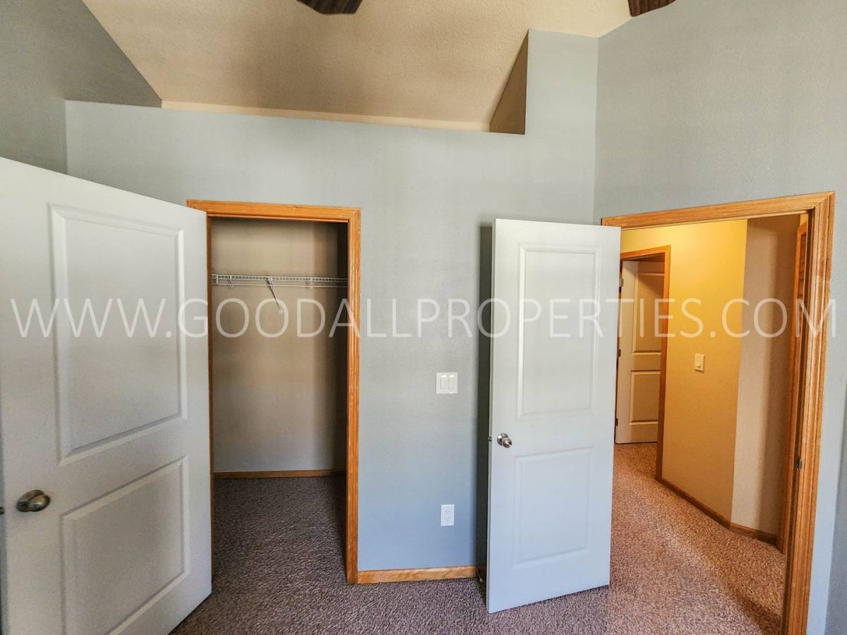 Townhouse for rent at 1116 Redstone Lane, Pleasant Hill, IA 50327