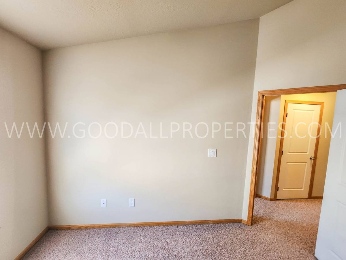 Townhouse for rent at 1116 Redstone Lane, Pleasant Hill, IA 50327