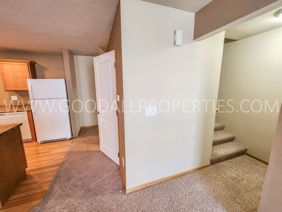 Townhouse for rent at 1116 Redstone Lane, Pleasant Hill, IA 50327