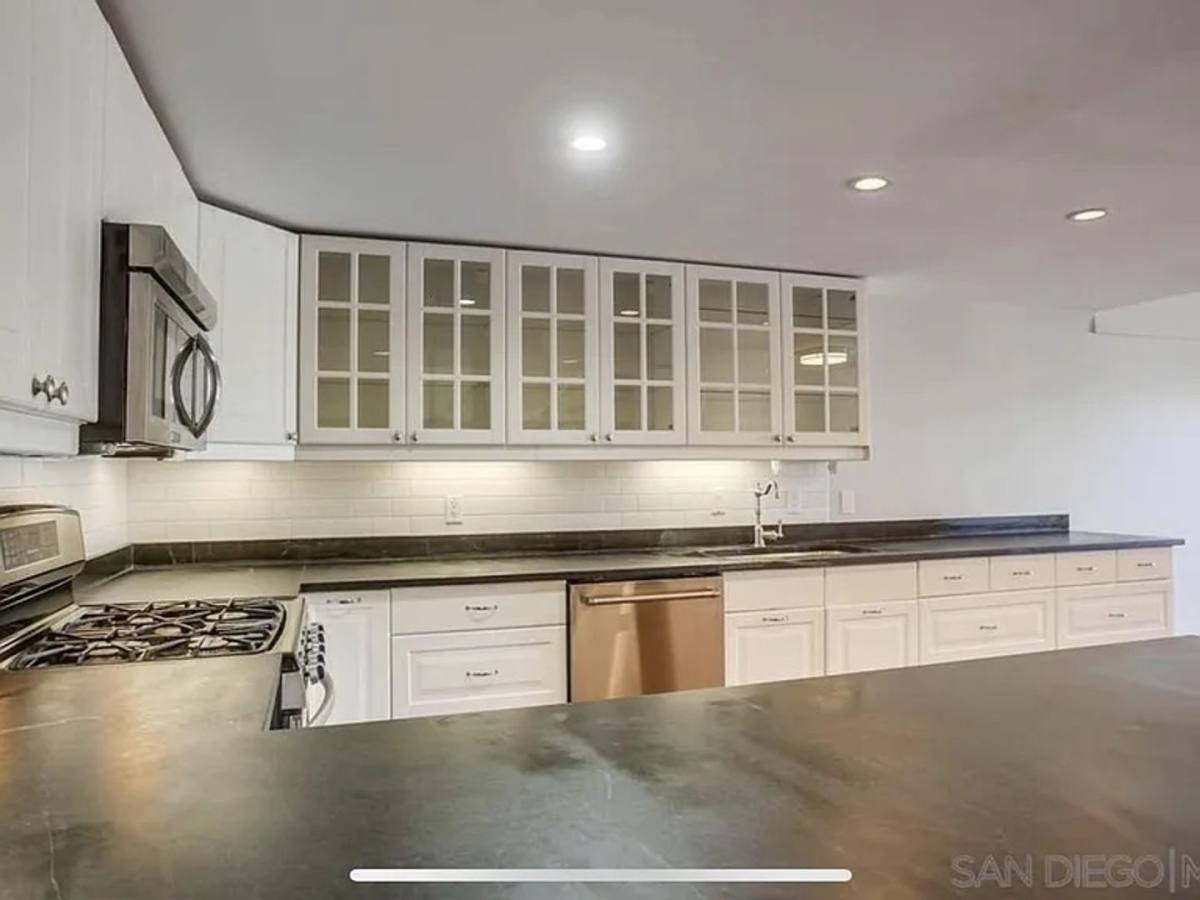 Townhouse for rent at 1111 Eureka St #8, San Diego, CA 92110