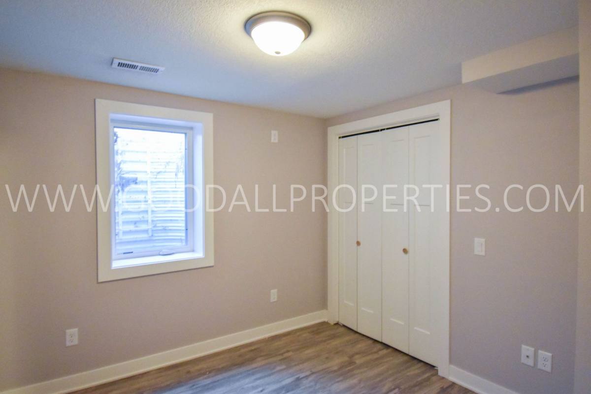 House for rent at 716 Knolls Court, West Des Moines, IA 50265