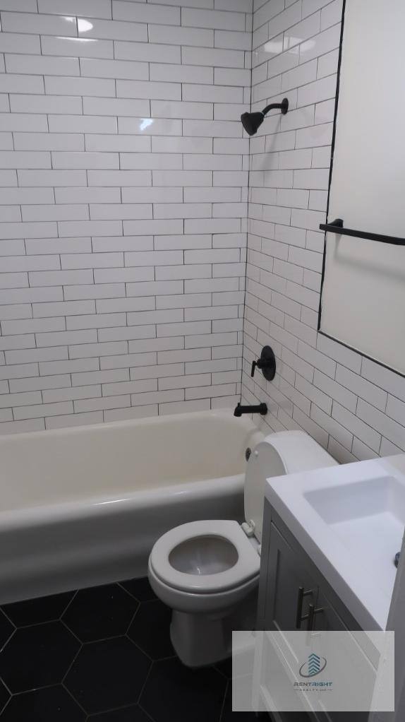 Apartment for rent at 5507-095 N Lincoln Ave #2S, Chicago, IL 60625