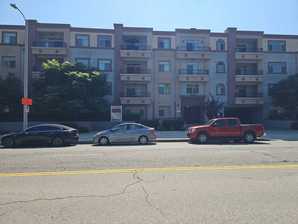 Apartment for rent at 11110 Riverside Dr #112, North Hollywood, CA 91602