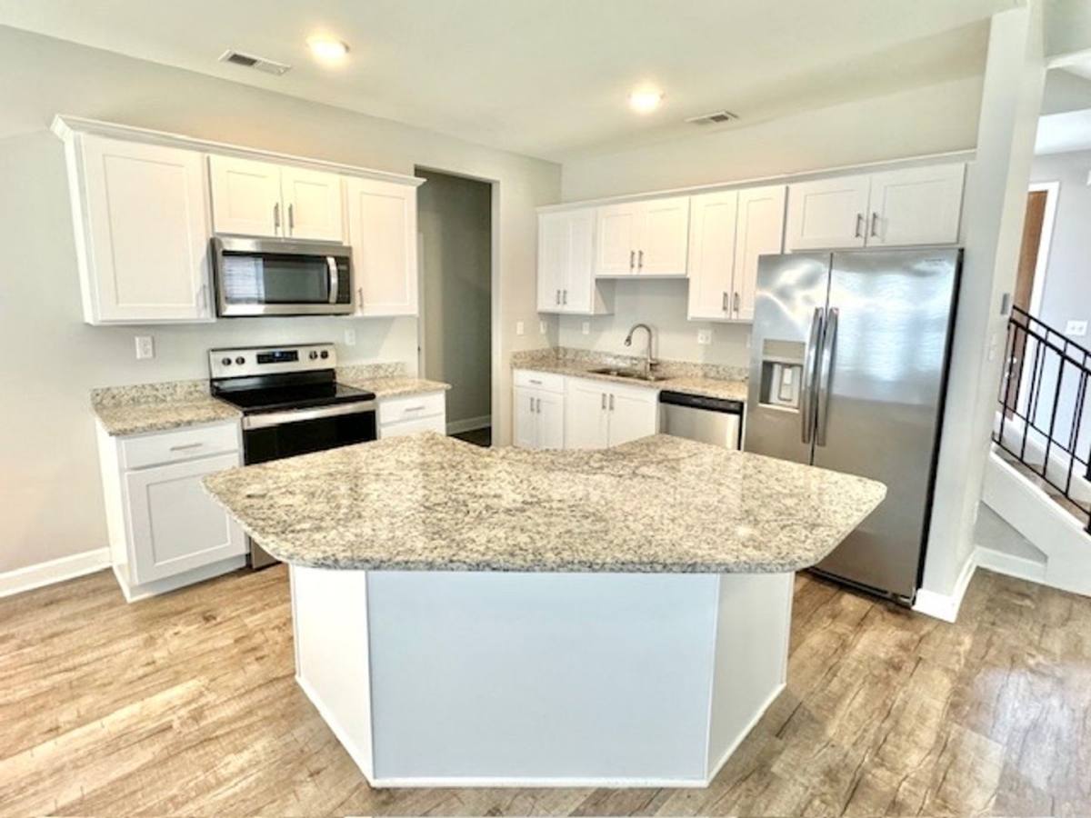 Apartment for rent at 5560 Lakeside Circle W, Walls, MS 38680