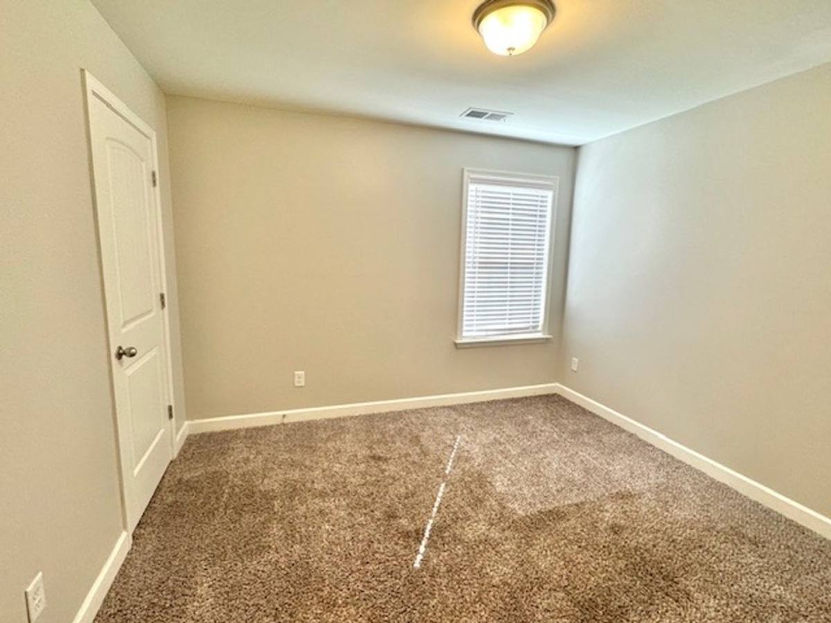 Apartment for rent at 5560 Lakeside Circle W, Walls, MS 38680