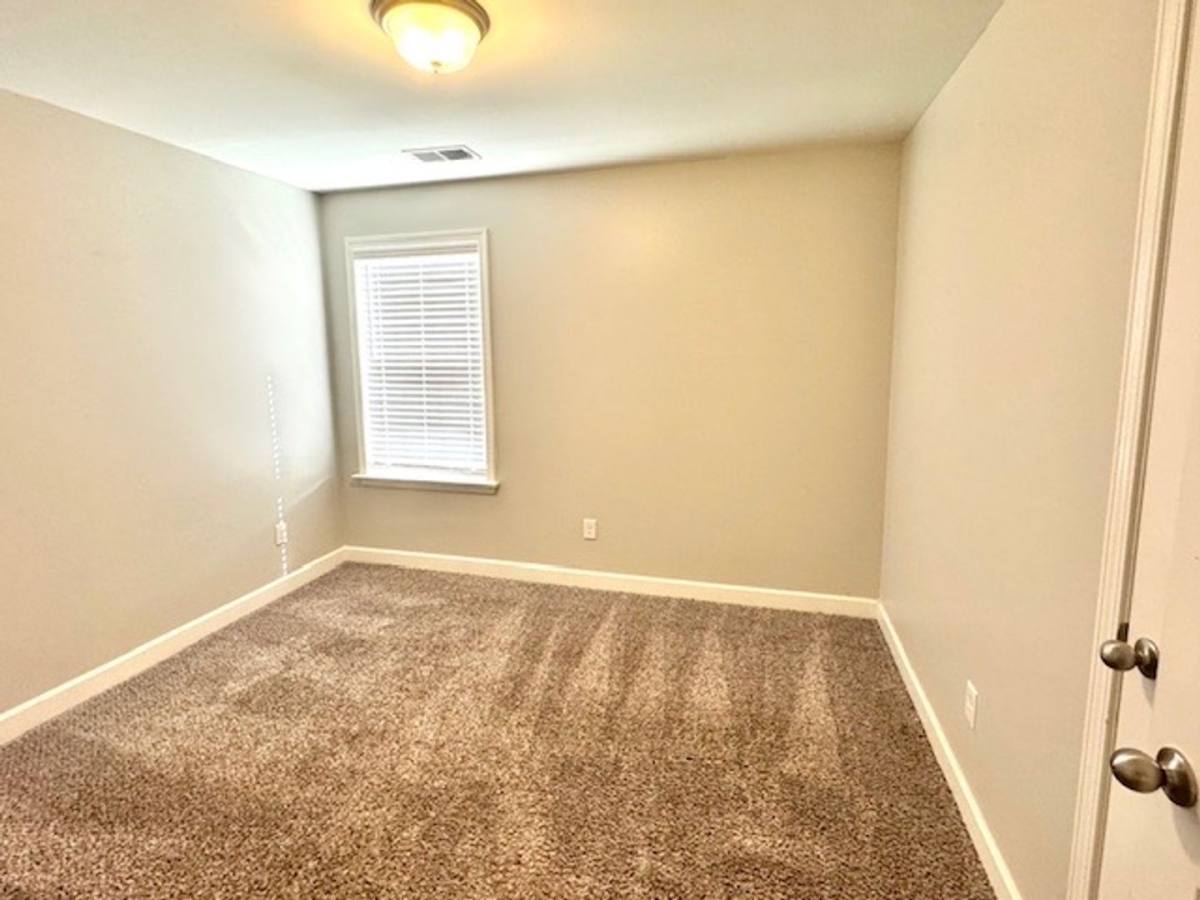 Apartment for rent at 5560 Lakeside Circle W, Walls, MS 38680