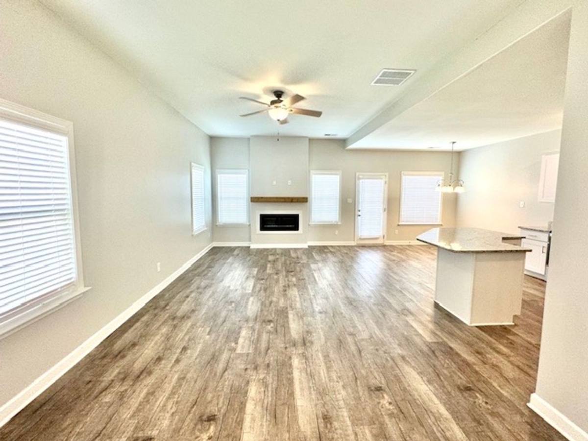 Apartment for rent at 5560 Lakeside Circle W, Walls, MS 38680