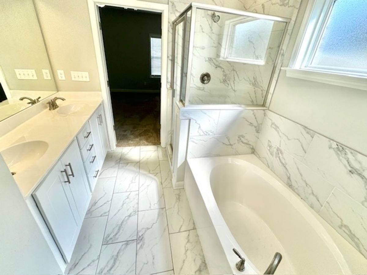 Apartment for rent at 5560 Lakeside Circle W, Walls, MS 38680