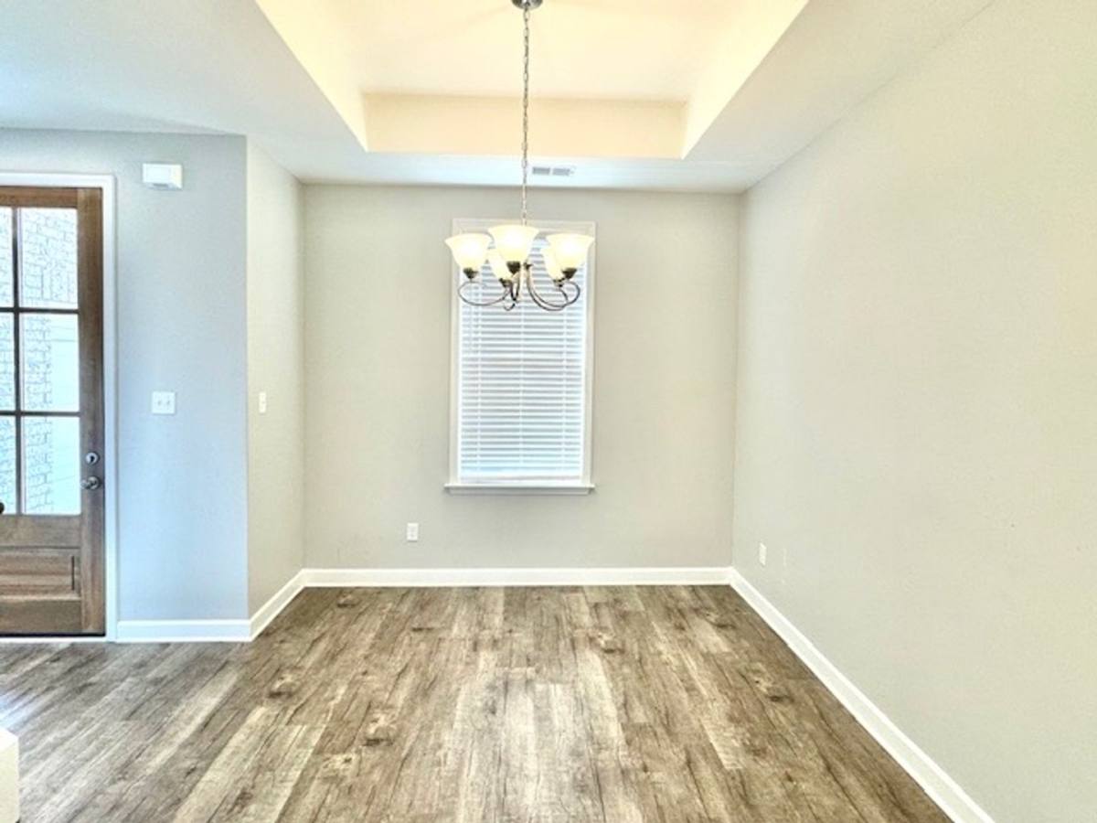 Apartment for rent at 5560 Lakeside Circle W, Walls, MS 38680