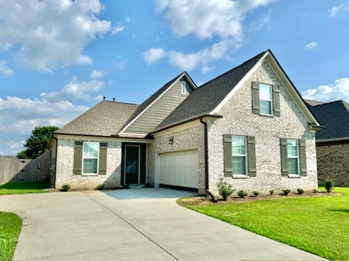 Apartment for rent at 5560 Lakeside Circle W, Walls, MS 38680