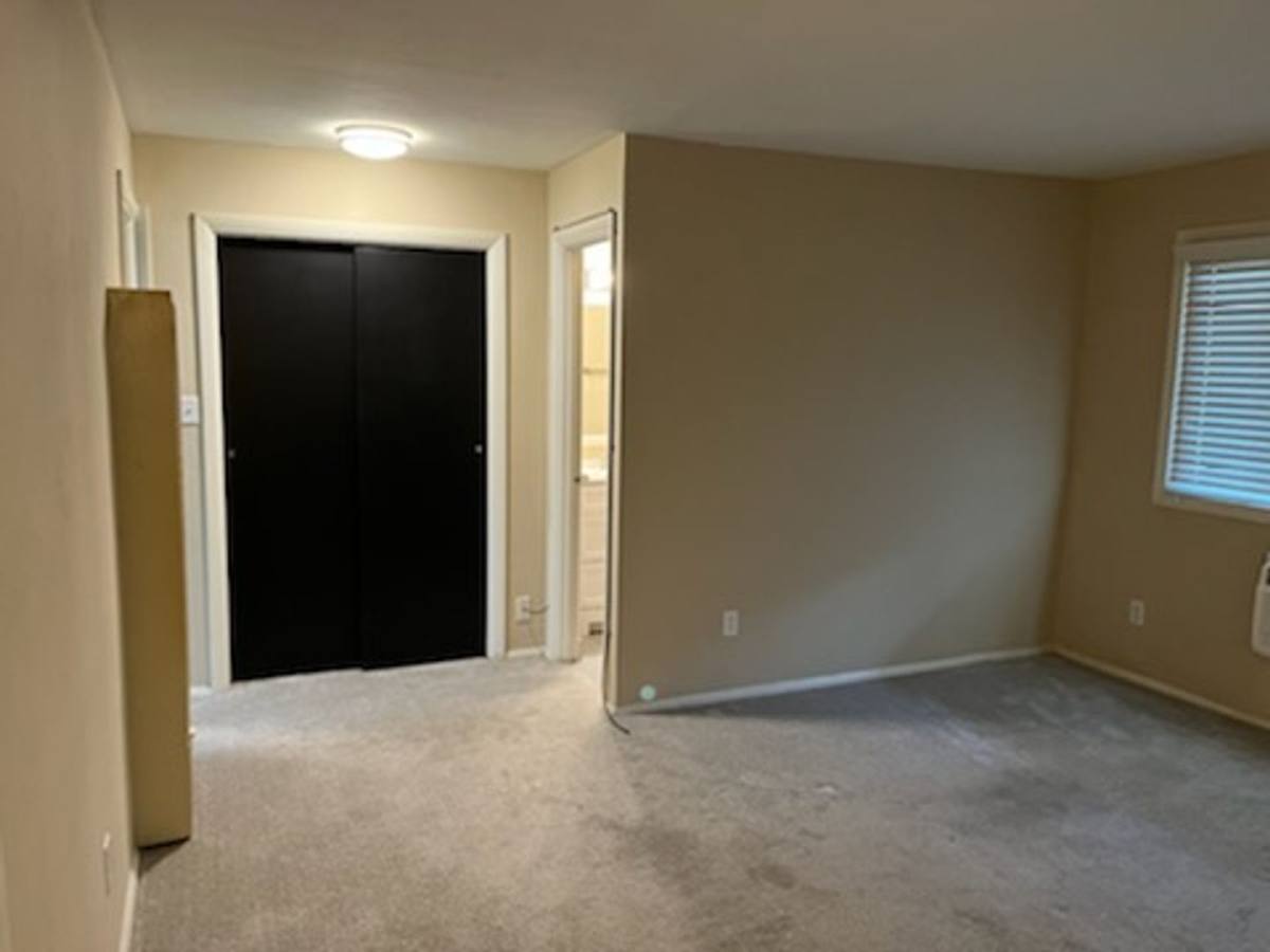 Apartment for rent at 10 Indian Springs, Columbus, OH 43214