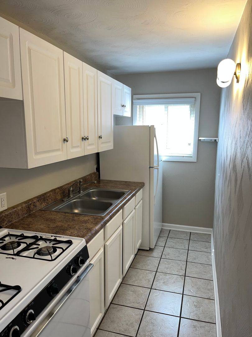 Apartment for rent at 10 Indian Springs, Columbus, OH 43214