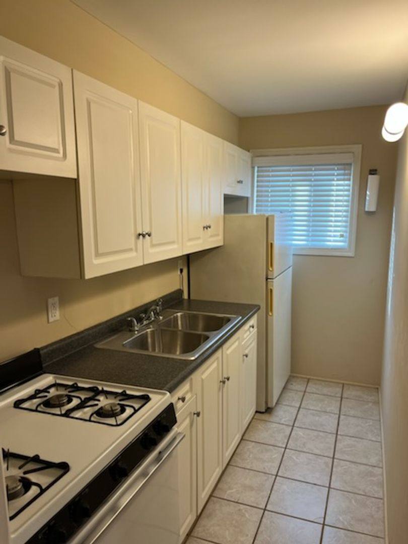 Apartment for rent at 10 Indian Springs, Columbus, OH 43214