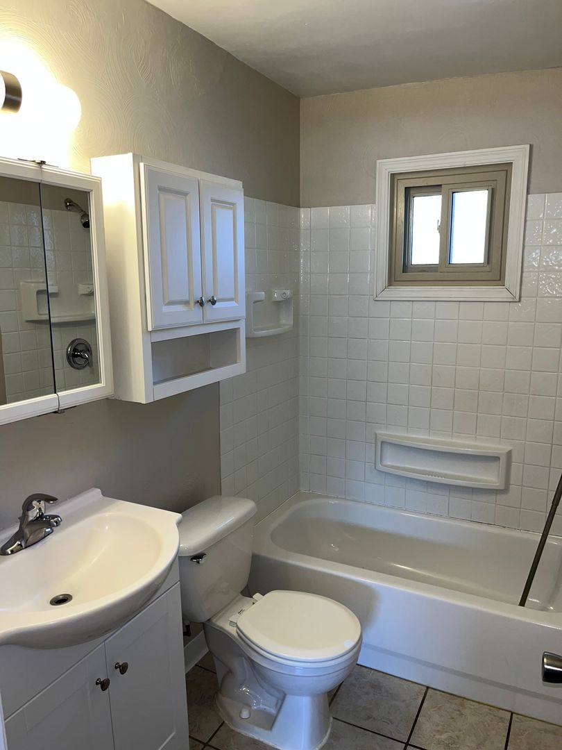 Apartment for rent at 10 Indian Springs, Columbus, OH 43214