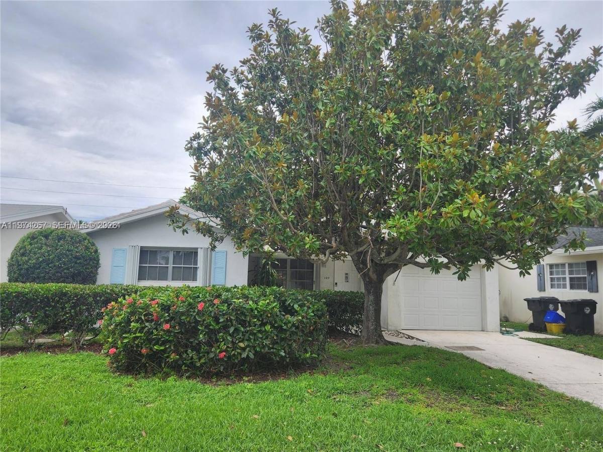 House for rent at 107 S 18th Ave, Lake Worth Beach, FL 33460