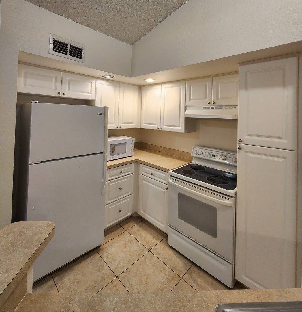 Condo for rent at 5737 Gatlin Ave, Orlando, FL 32822