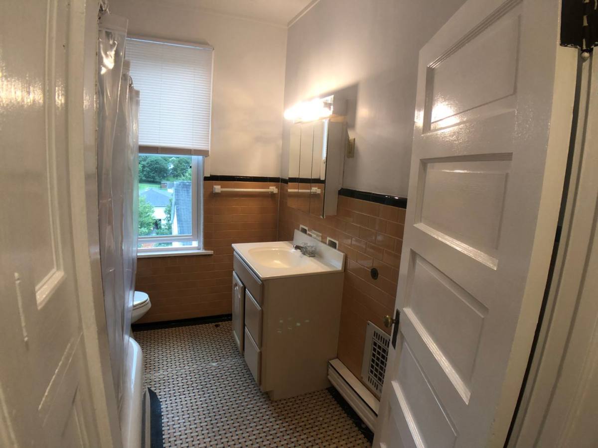 Apartment for rent at 562 - 564 E Maiden St, Washington, PA 15301