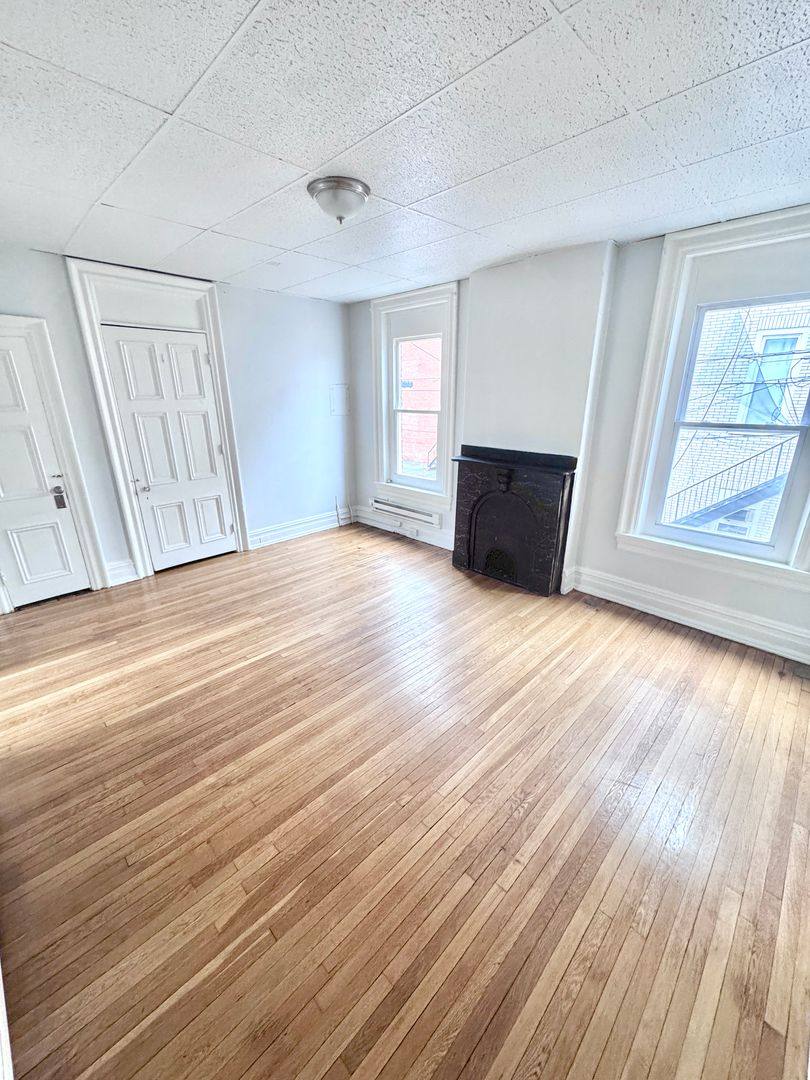 Apartment for rent at 120-122 N 8th St, Allentown, PA 18102