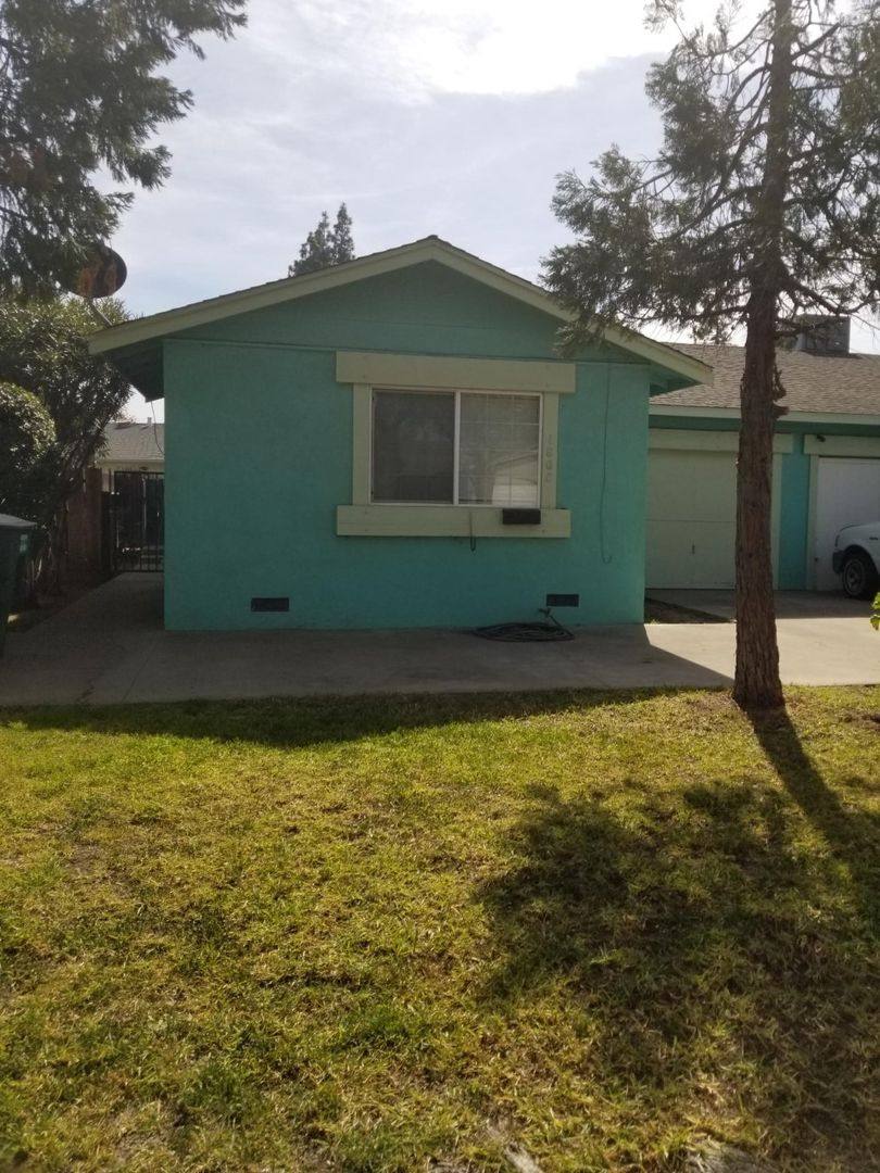 Townhouse for rent at 1808 W Rumble Rd, Modesto, CA 95350