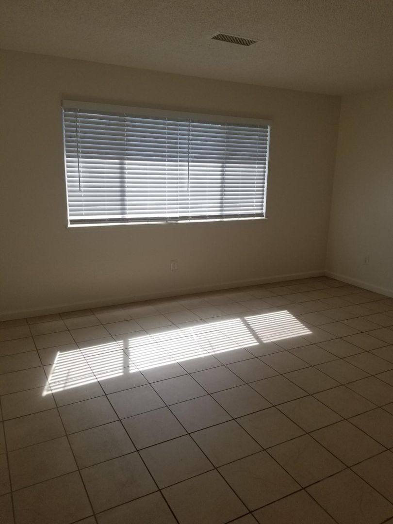 Townhouse for rent at 1808 W Rumble Rd, Modesto, CA 95350