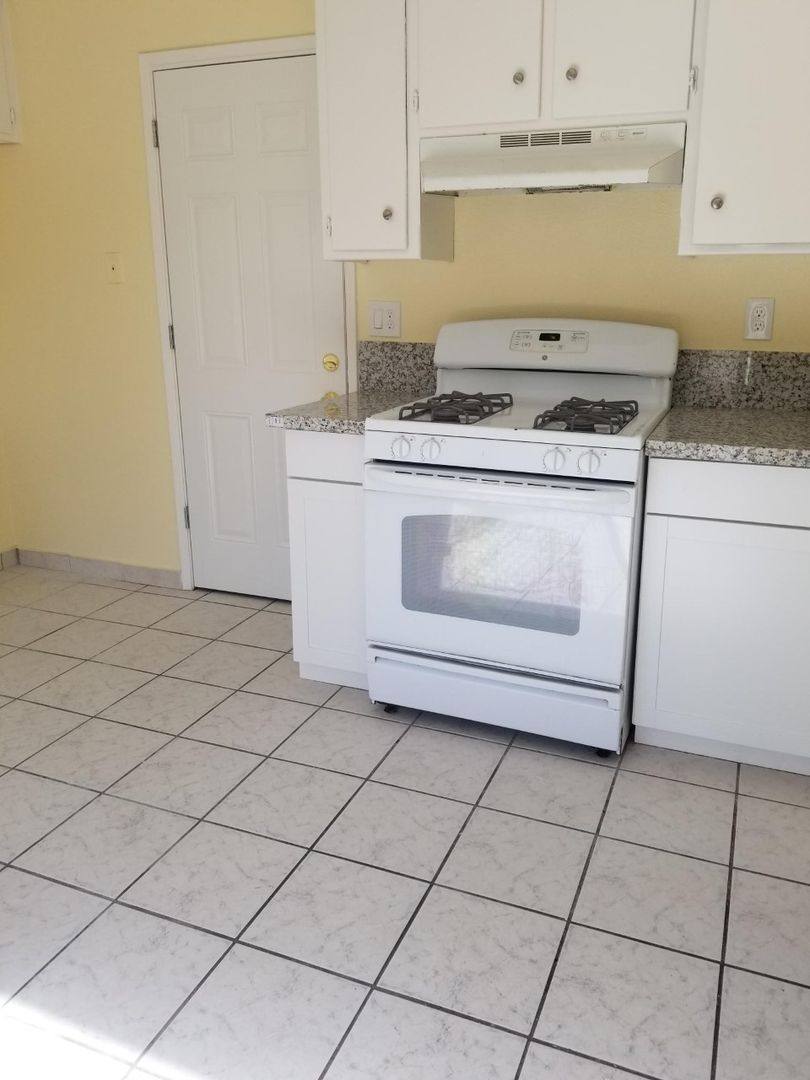 Townhouse for rent at 1808 W Rumble Rd, Modesto, CA 95350