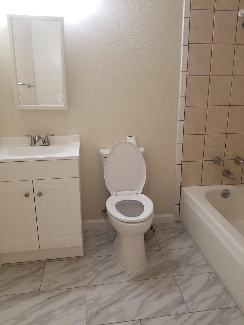 Townhouse for rent at 1808 W Rumble Rd, Modesto, CA 95350