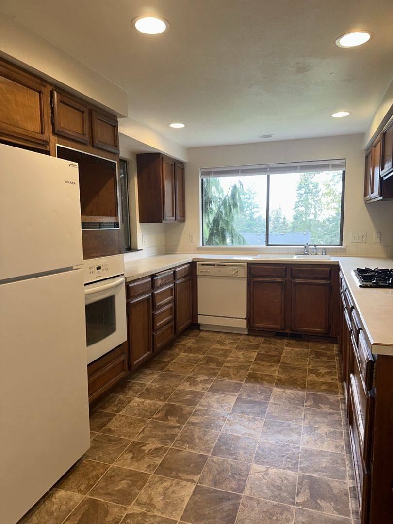 House for rent at 1321 Toledo St, Bellingham, WA 98229