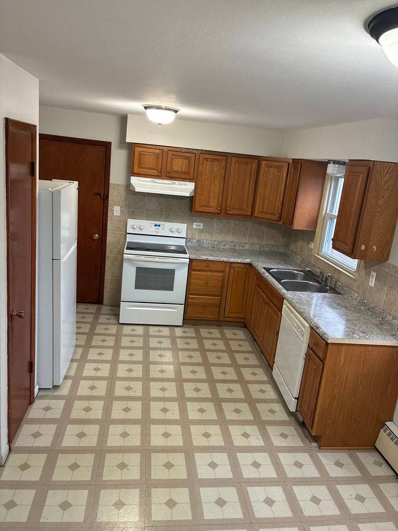 Apartment for rent at 145 E Palatine Rd, Palatine, IL 60067