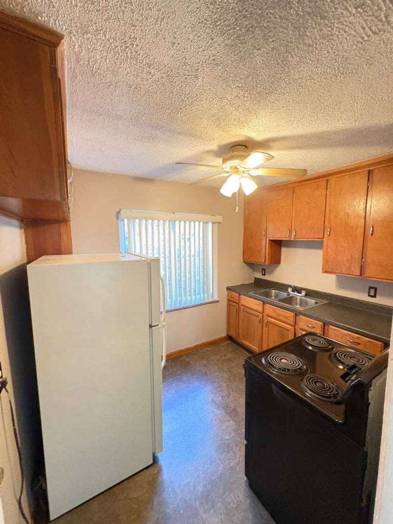 Apartment for rent at 18015 Harvard Ave, Cleveland, OH 44128