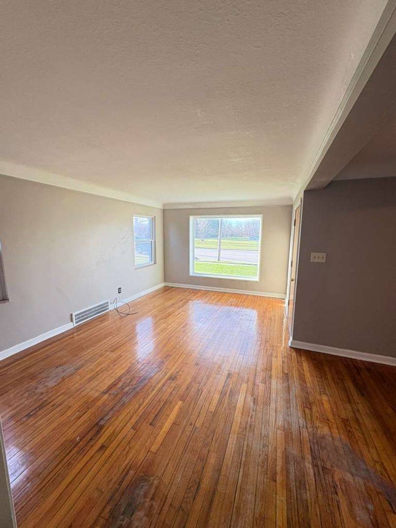 Apartment for rent at 18015 Harvard Ave, Cleveland, OH 44128