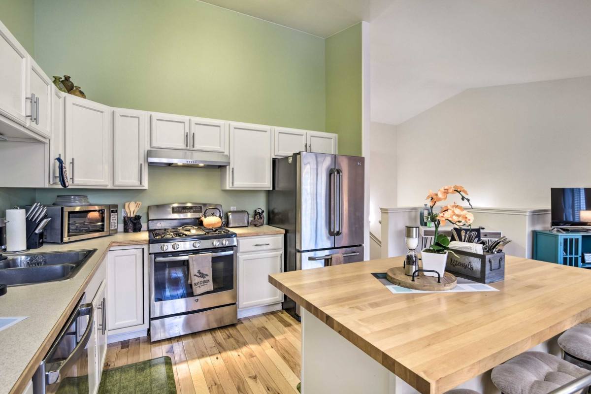 Apartment for rent at 2432 Glacier St, Anchorage, AK 99508