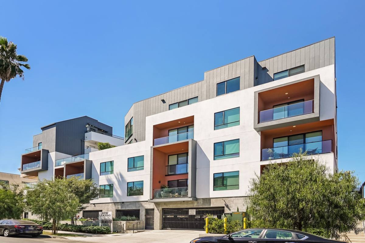 Apartment for rent at 521 N Gramercy Place, Los Angeles, CA 90004