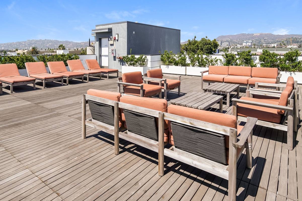 Apartment for rent at 521 N Gramercy Place, Los Angeles, CA 90004