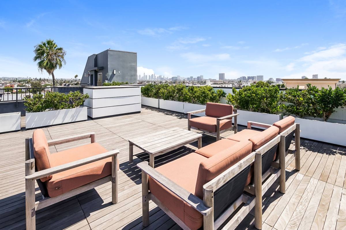 Apartment for rent at 521 N Gramercy Place, Los Angeles, CA 90004