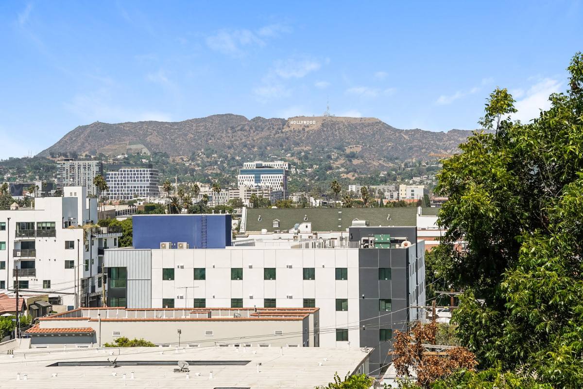 Apartment for rent at 521 N Gramercy Place, Los Angeles, CA 90004