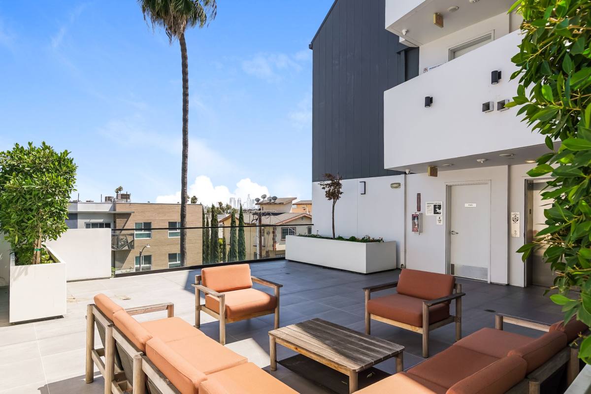 Apartment for rent at 521 N Gramercy Place, Los Angeles, CA 90004