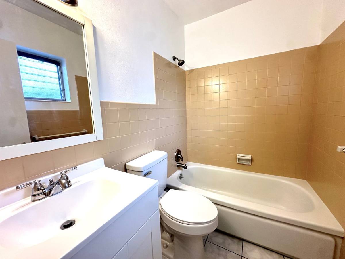 Apartment for rent at 2035 Edgewater Dr, Clearwater, FL 33755