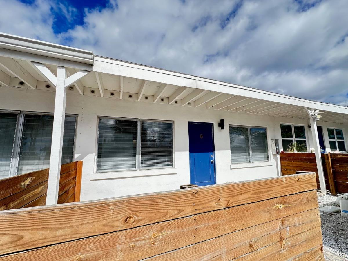 Apartment for rent at 2035 Edgewater Dr, Clearwater, FL 33755