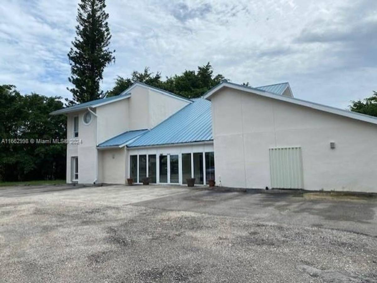 House for rent at 4450 S Jog Rd, Lake Worth, FL 33467