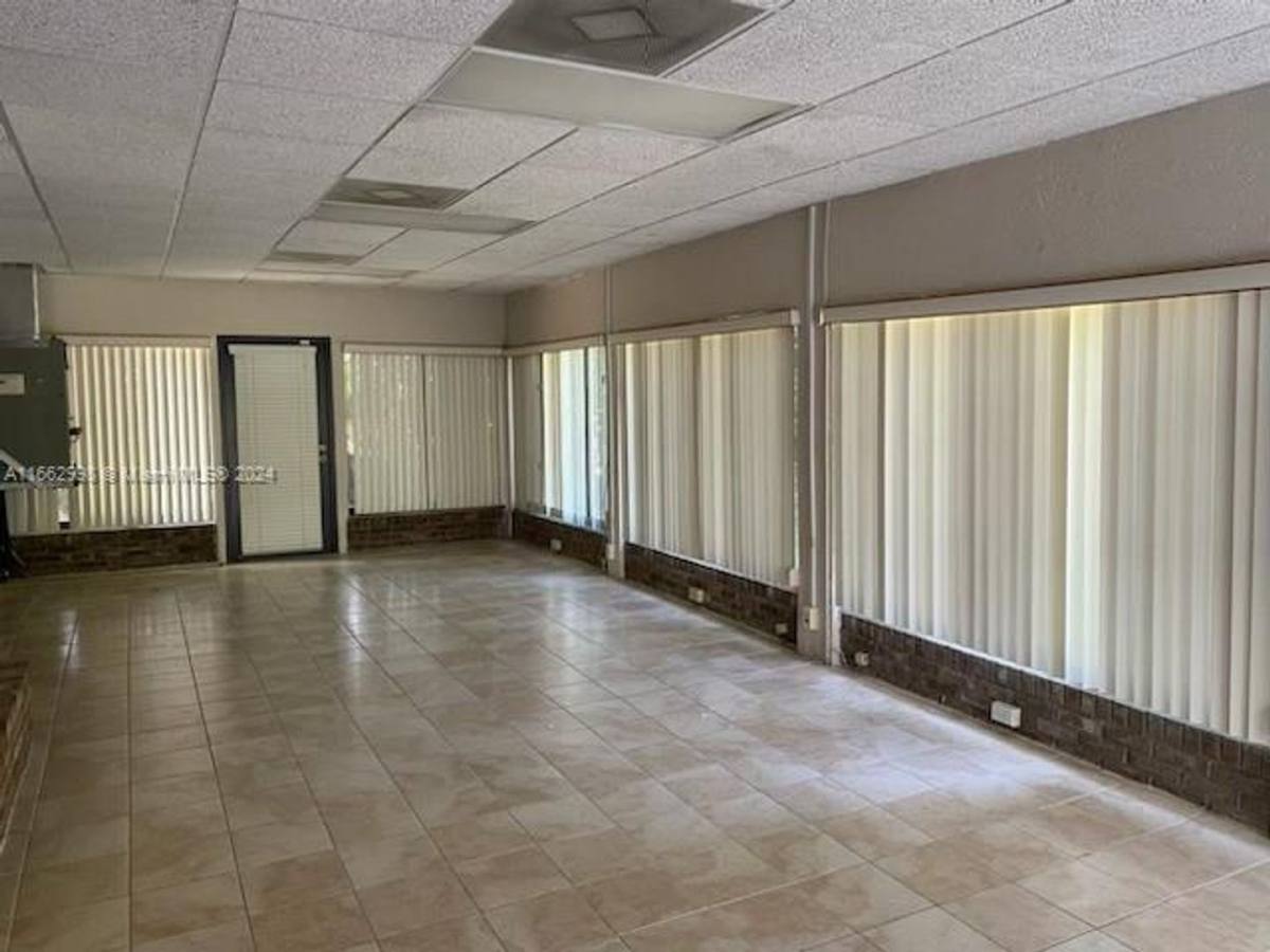 House for rent at 4450 S Jog Rd, Lake Worth, FL 33467
