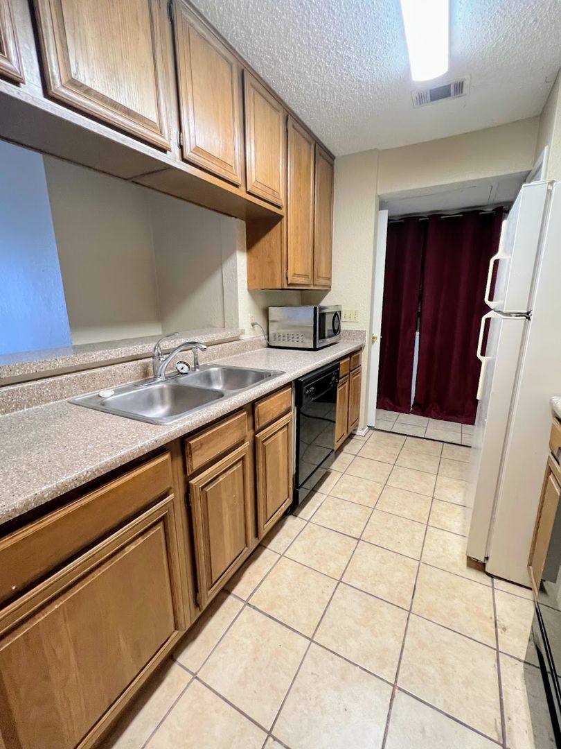 Apartment for rent at 806 W 24th St #325, Austin, TX 78705
