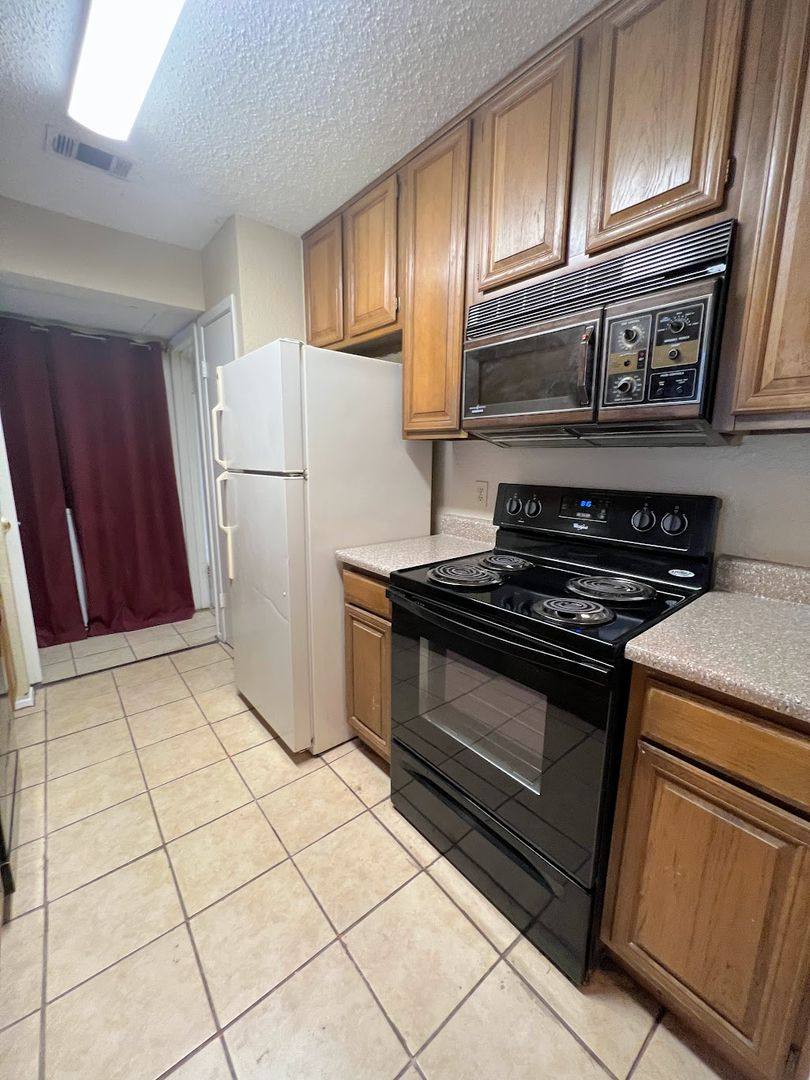 Apartment for rent at 806 W 24th St #325, Austin, TX 78705