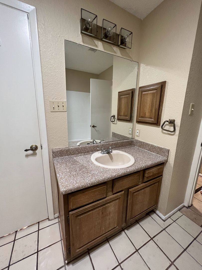 Apartment for rent at 806 W 24th St #325, Austin, TX 78705