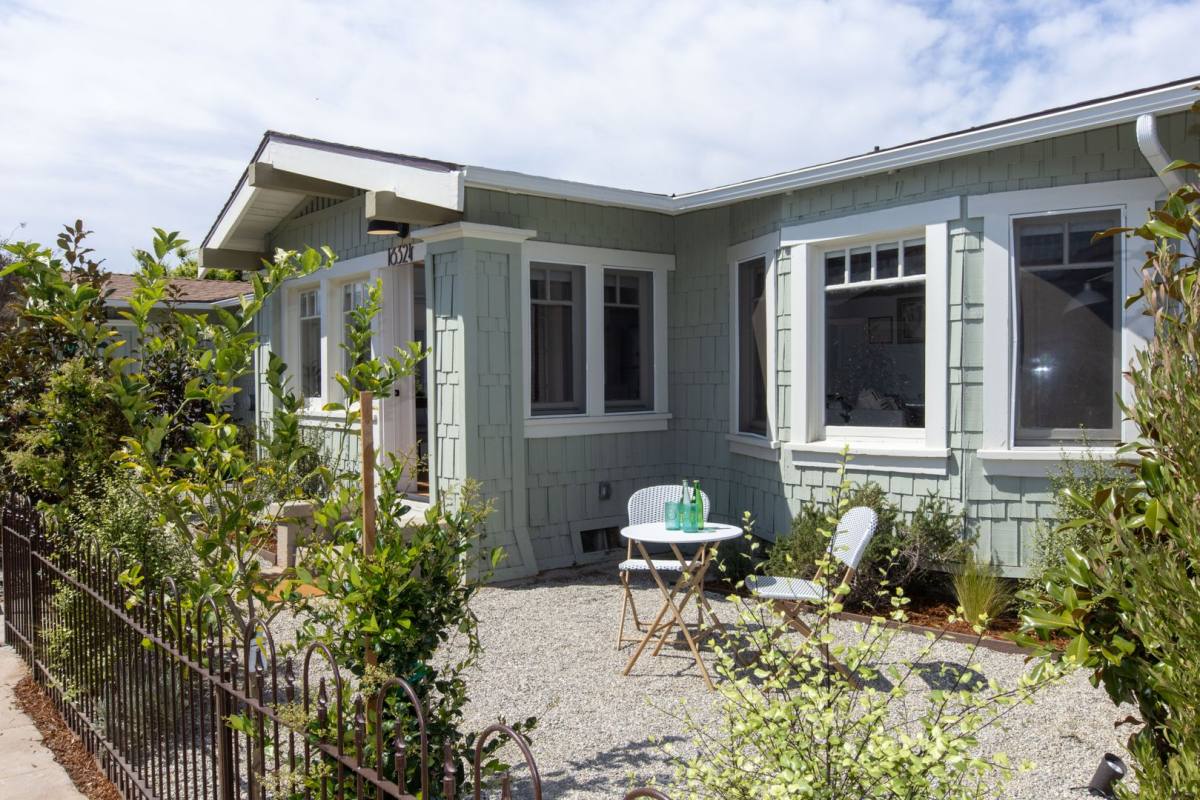 Apartment for rent at 1632 6th Ave, Los Angeles, CA 90019