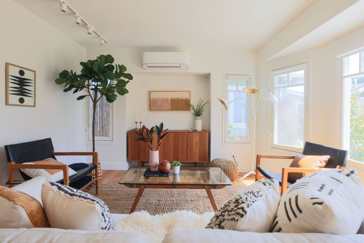 Apartment for rent at 1632 6th Ave, Los Angeles, CA 90019