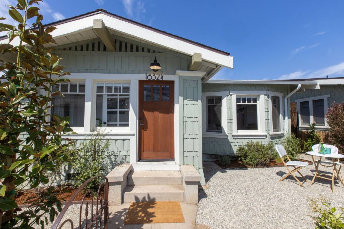 Apartment for rent at 1632 6th Ave, Los Angeles, CA 90019
