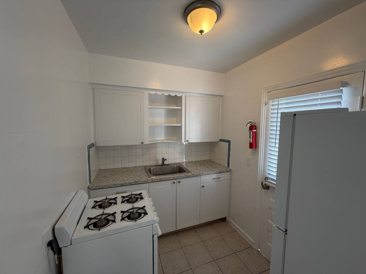Apartment for rent at 511 - 526 6th Ave N, Lake Worth Beach, FL 33460